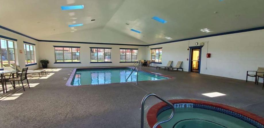 Best Western Executive Inn & Suites Madisonville Bagian luar foto