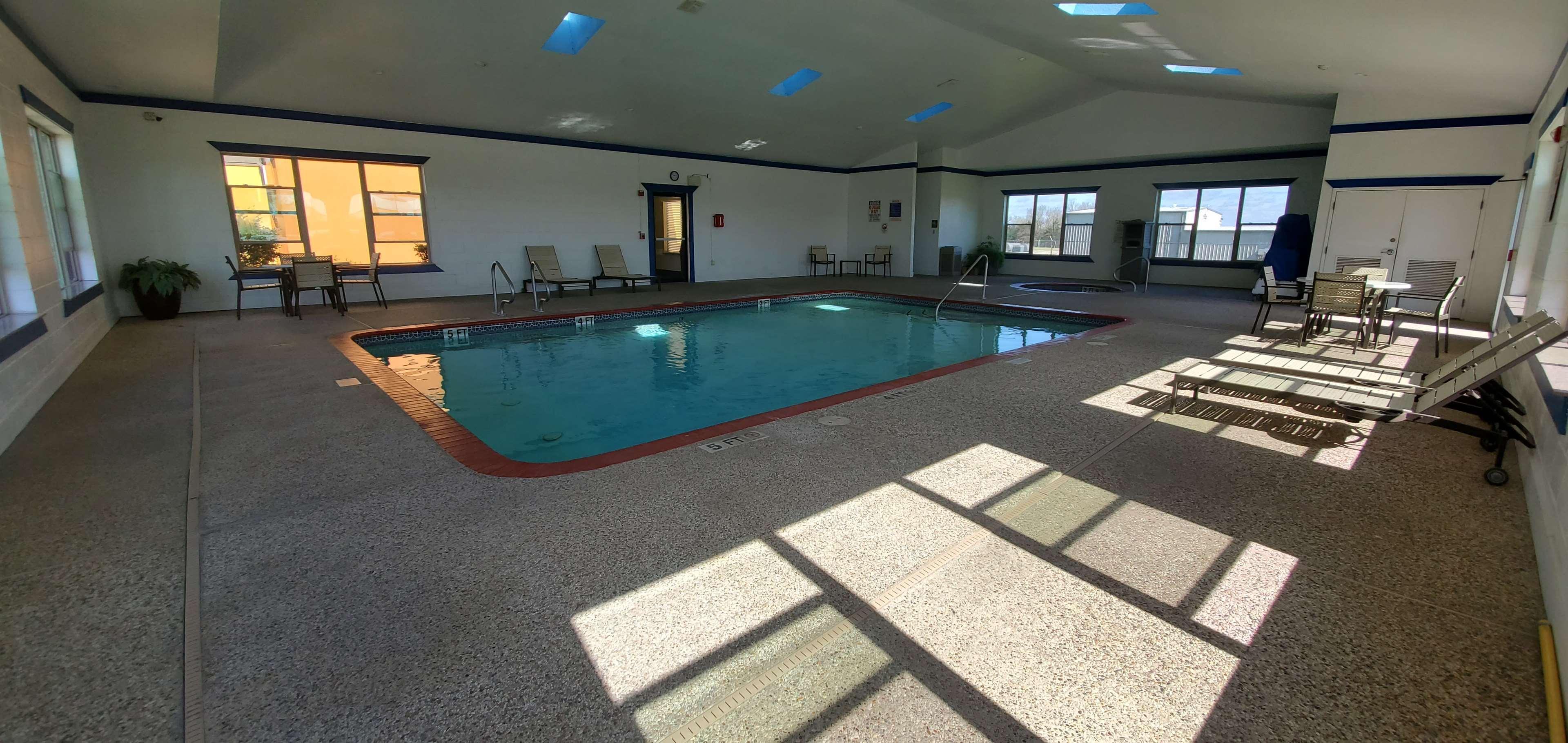 Best Western Executive Inn & Suites Madisonville Bagian luar foto